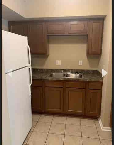 Looking for roommate!! Msg me