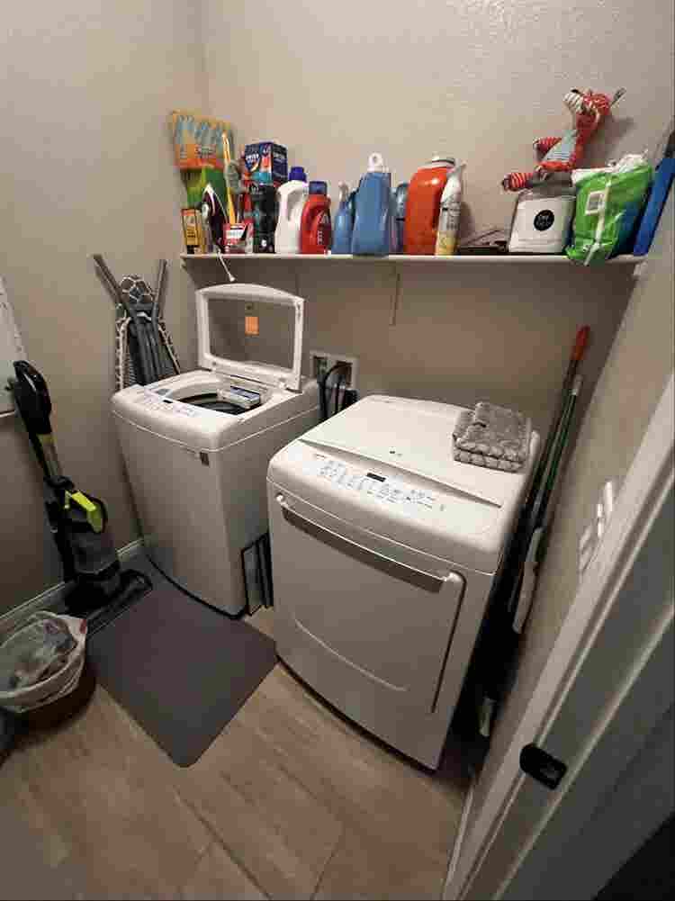 Room w/own private bathroom/shower