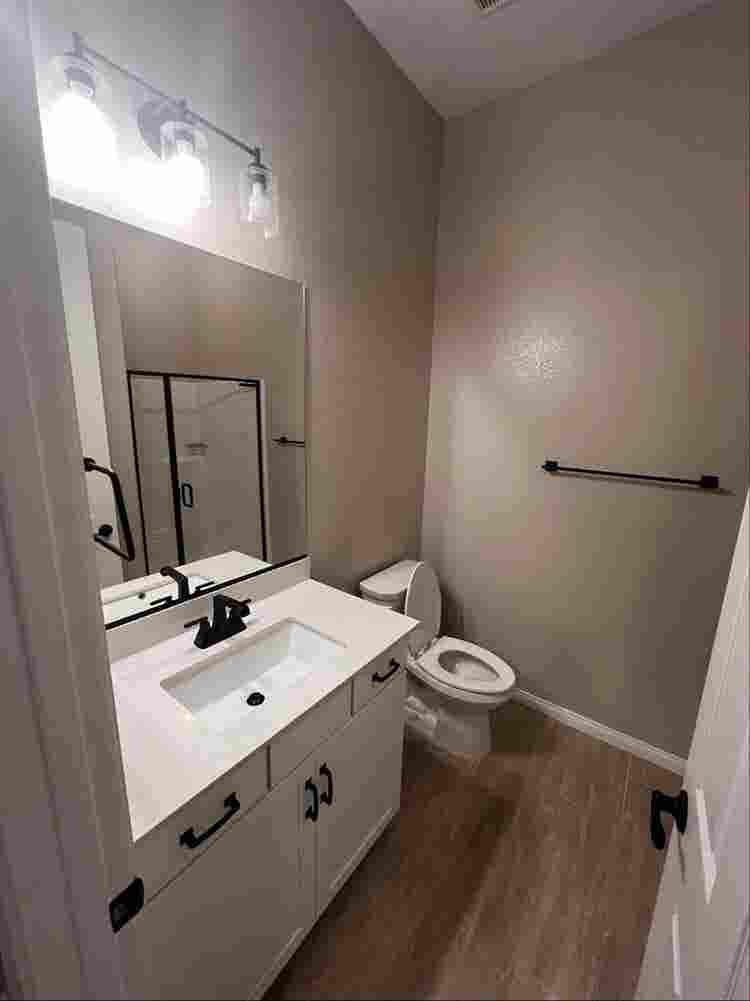 Room w/own private bathroom/shower