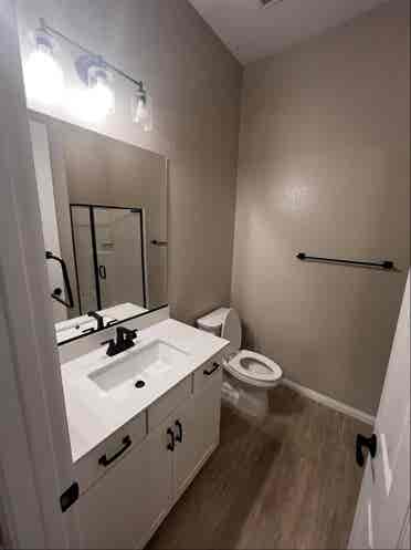 Room w/own private bathroom/shower