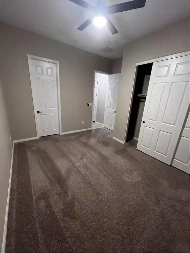 Room w/own private bathroom/shower