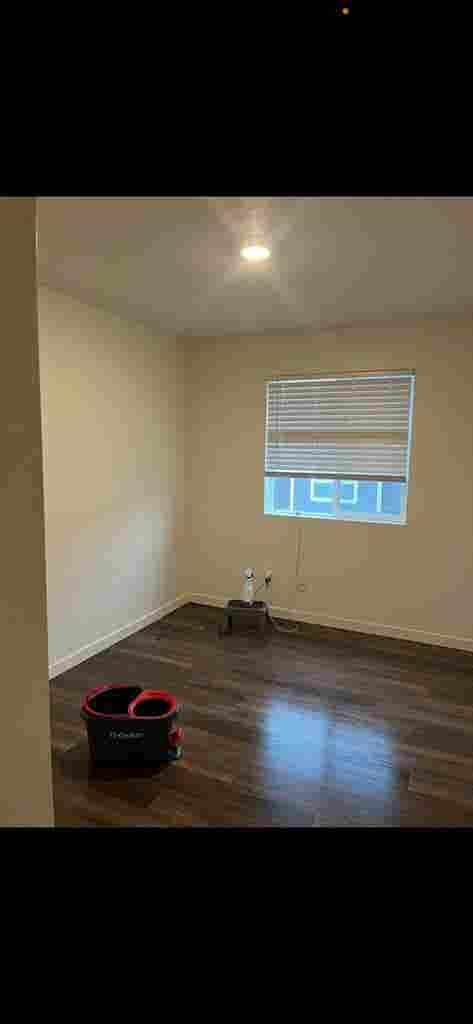 Room for rent in townhouse