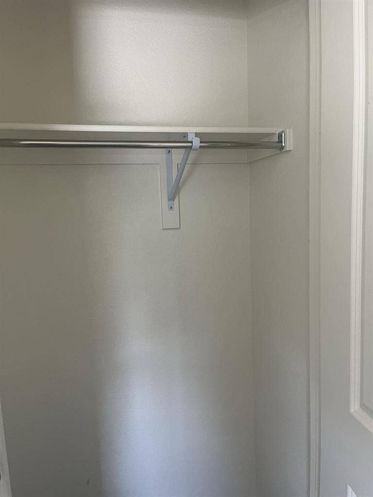 Room for rent in townhouse