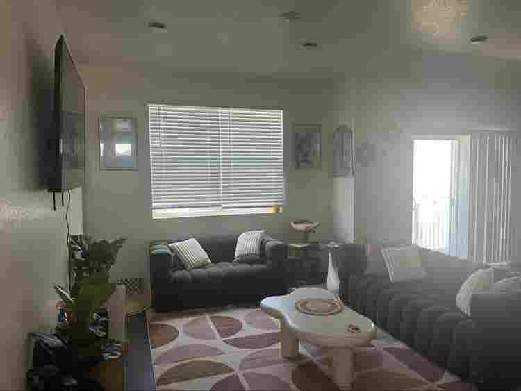 Room for rent in townhouse