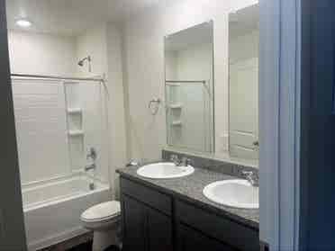 Room for rent in townhouse