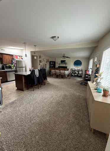 Private room west of the 5!