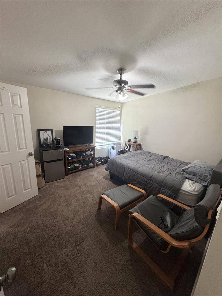 Private room west of the 5!
