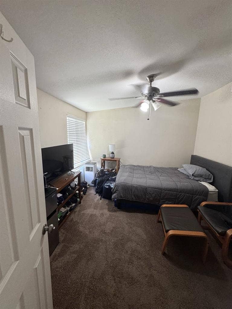 Private room west of the 5!