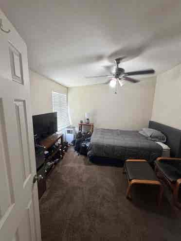 Private room west of the 5!