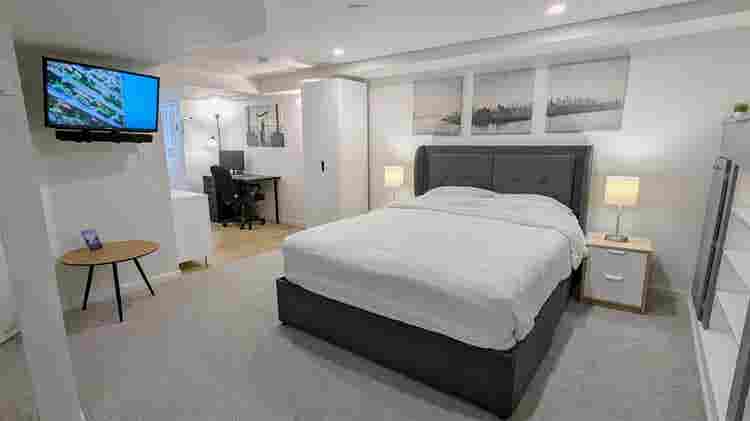 Furnished&Remodeled Basement Suite