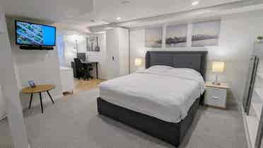 Furnished&Remodeled Basement Suite