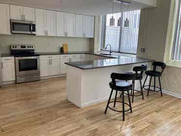 FABULOUS LOFT UTILITIES INCLUDED