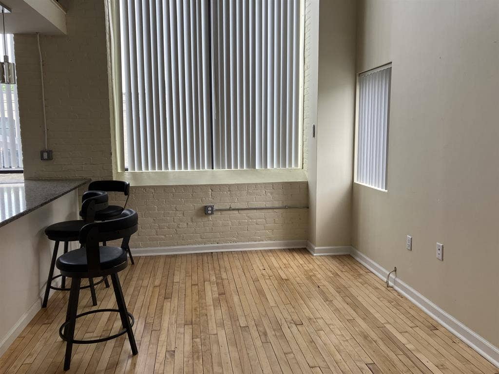 FABULOUS LOFT UTILITIES INCLUDED