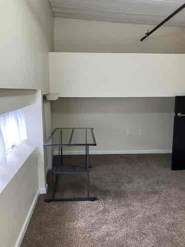 FABULOUS LOFT UTILITIES INCLUDED