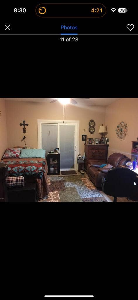 Clean and unfurnished room for rent