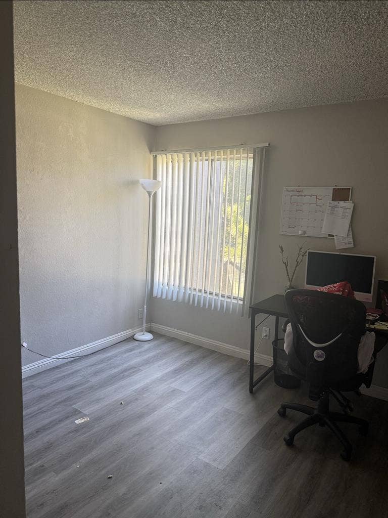 Bedroom for rent in apartment