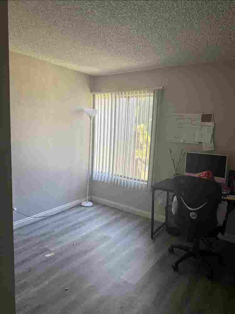 Bedroom for rent in apartment
