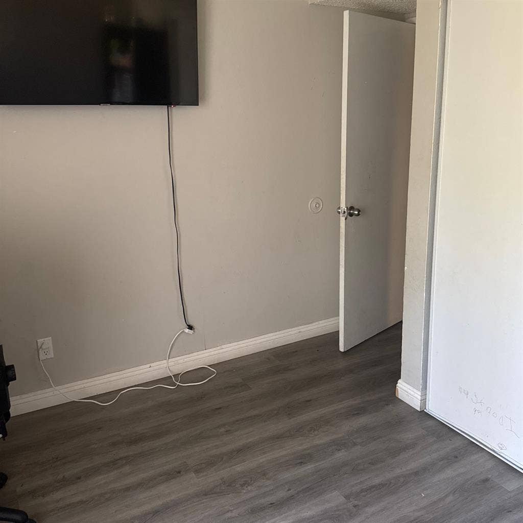 Bedroom for rent in apartment