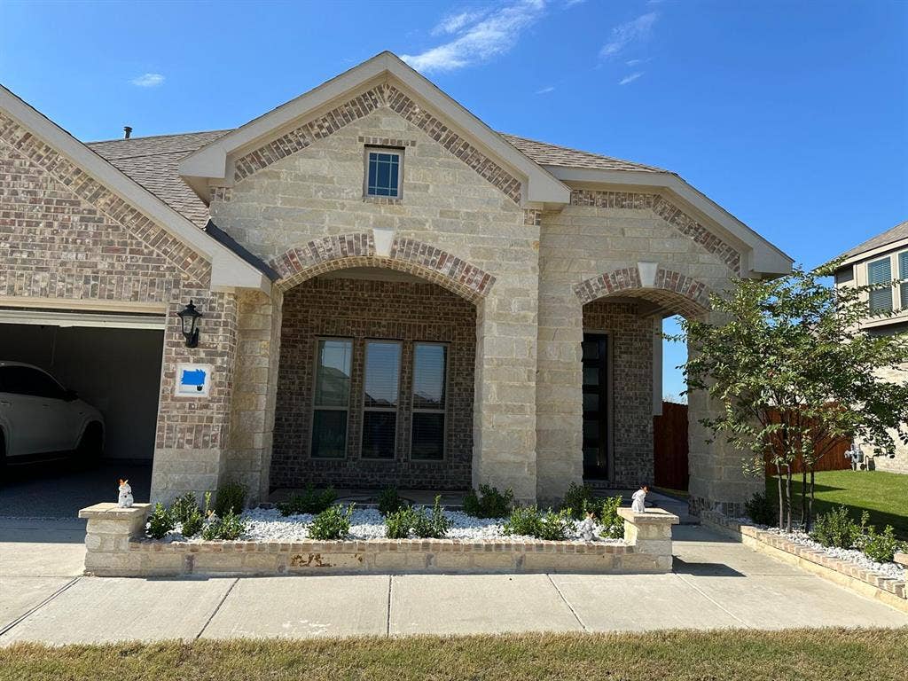 Beautiful room to rent in Forney