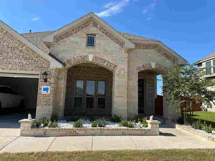 Beautiful room to rent in Forney