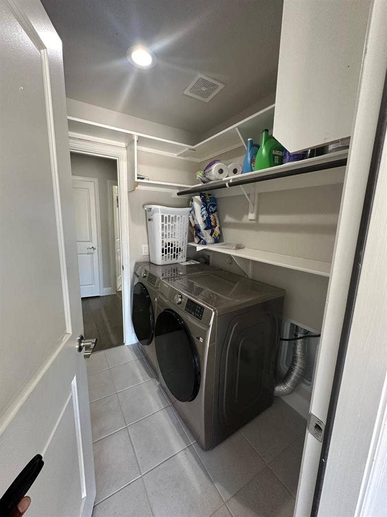 Furnished room to rent in Forney