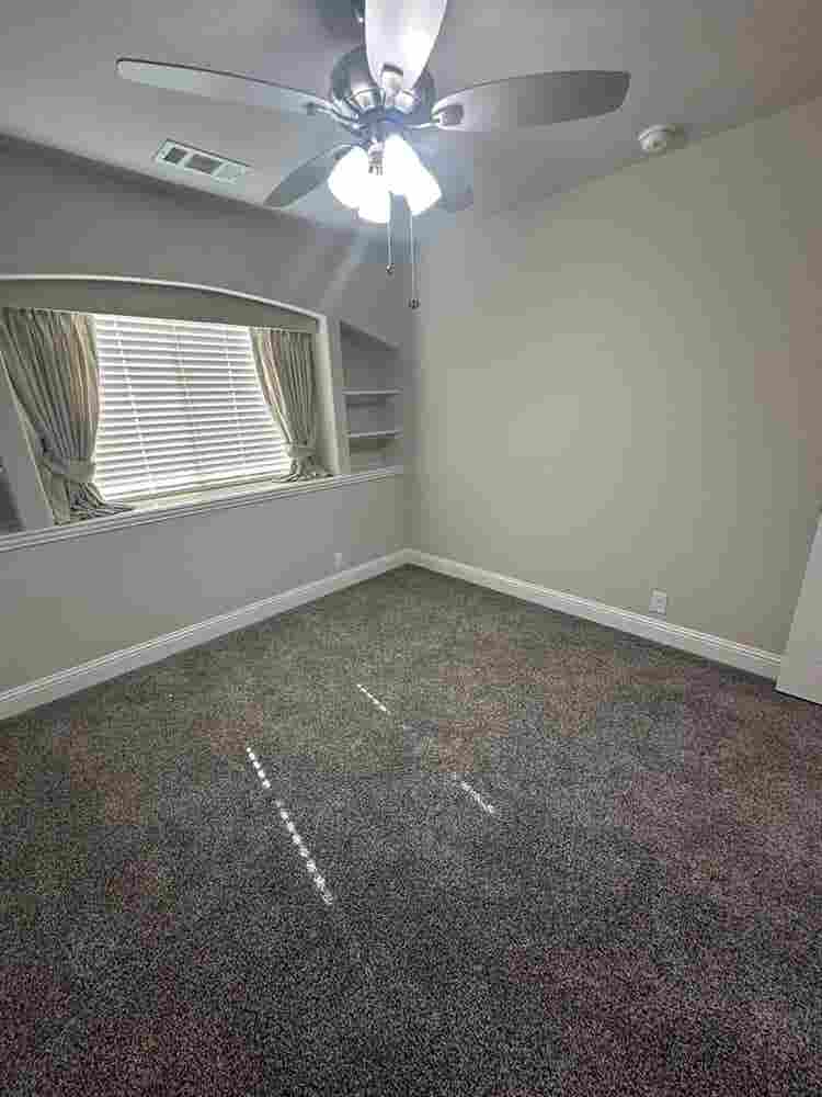 Beautiful room to rent in Forney