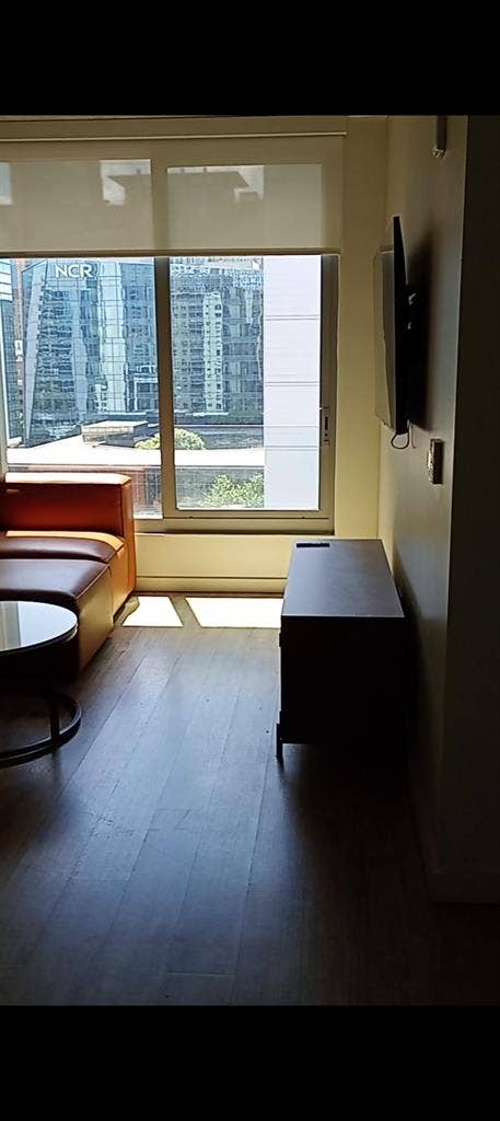 Private room in Midtown Available