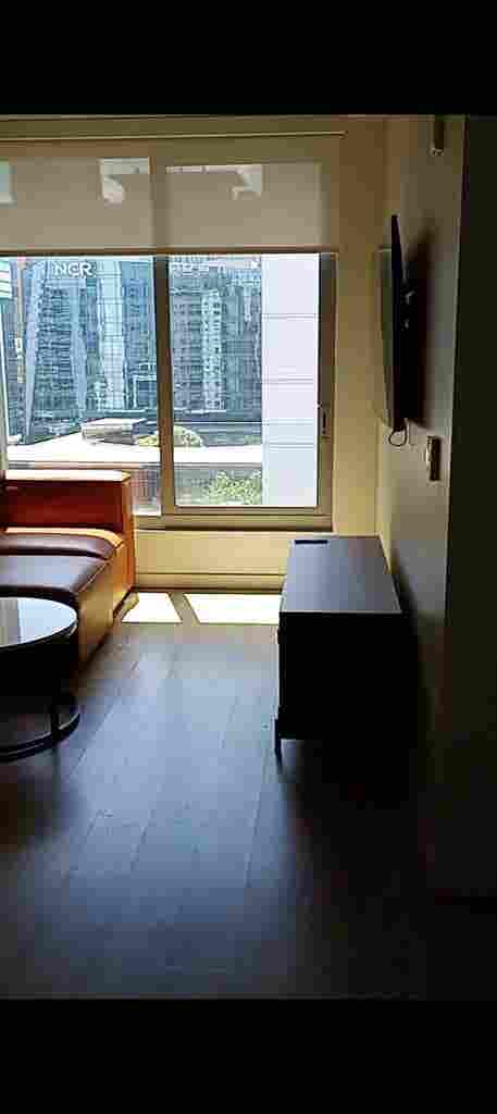 Private room in Midtown Available