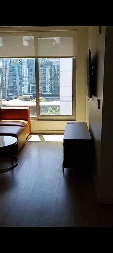 Private room in Midtown Available