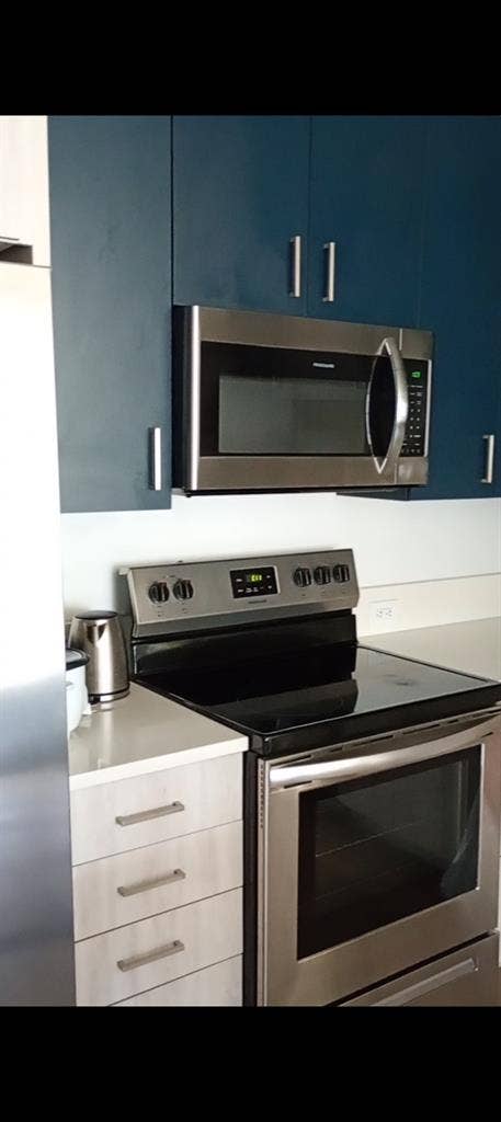 Private room in Midtown Available