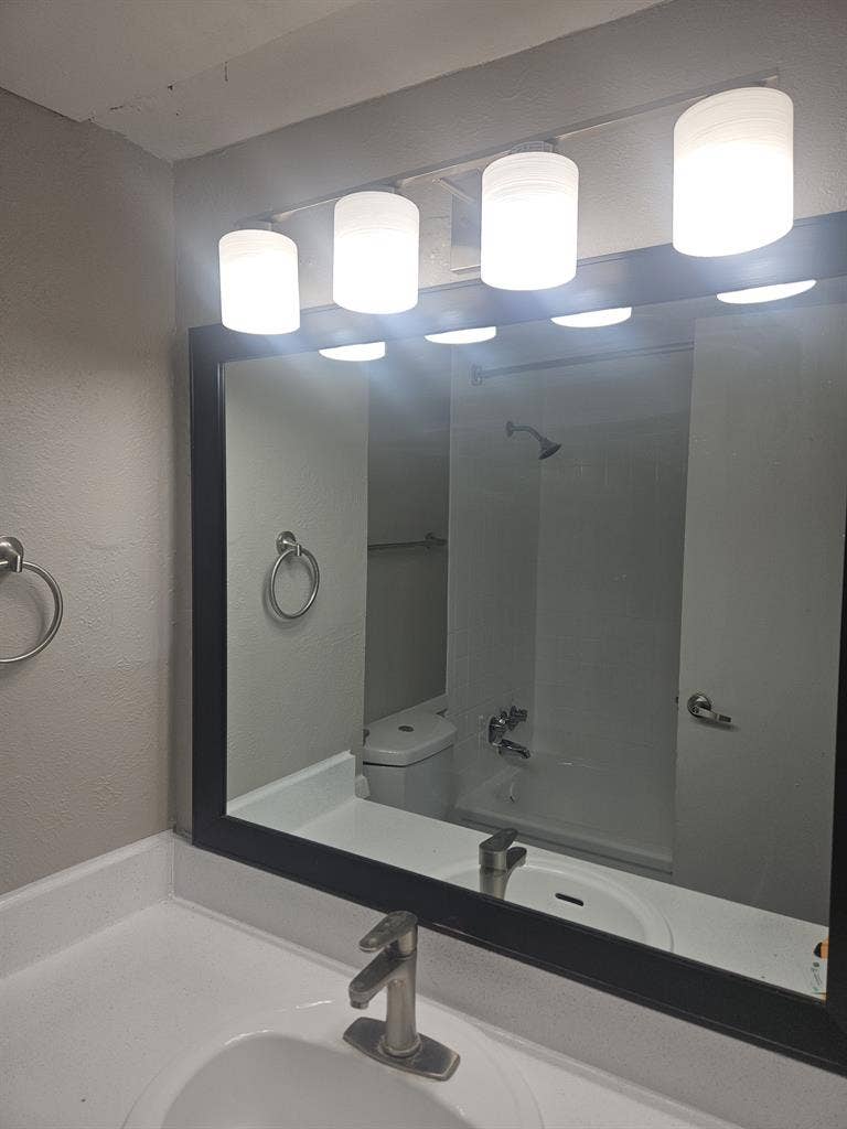 Nice room w bathroom