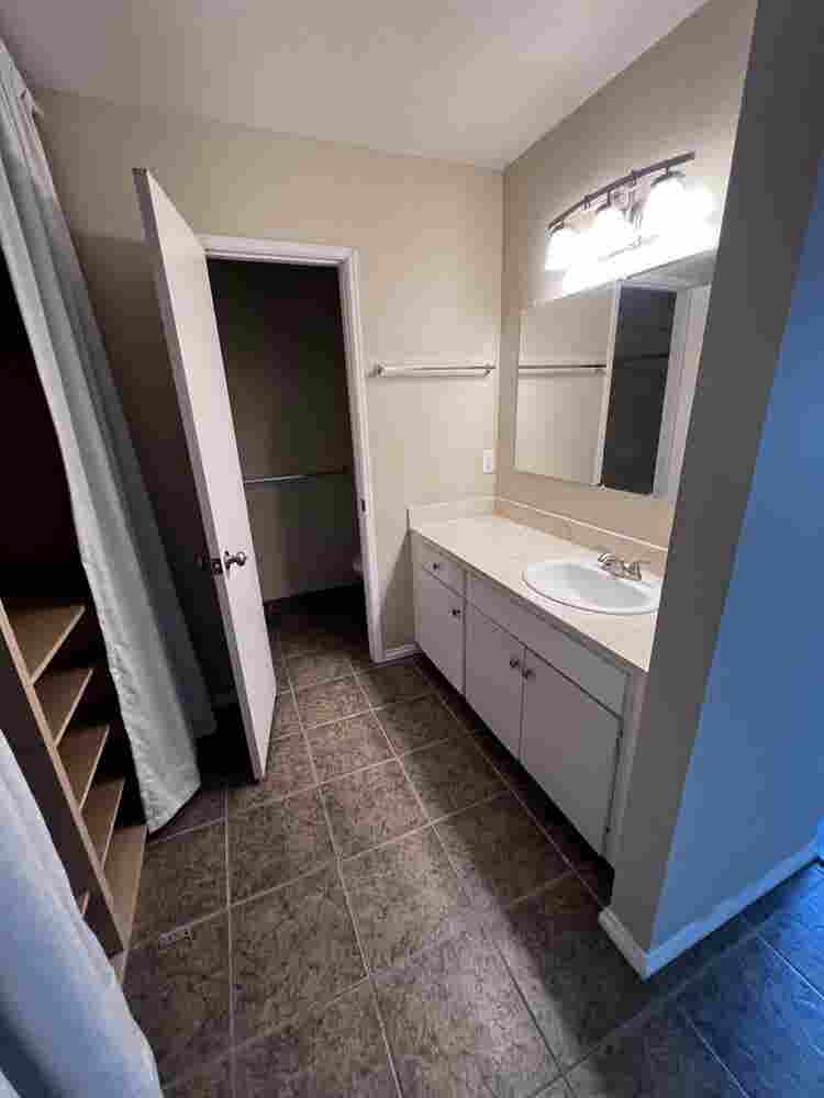 Unfurnished Master Bedroom & Bath