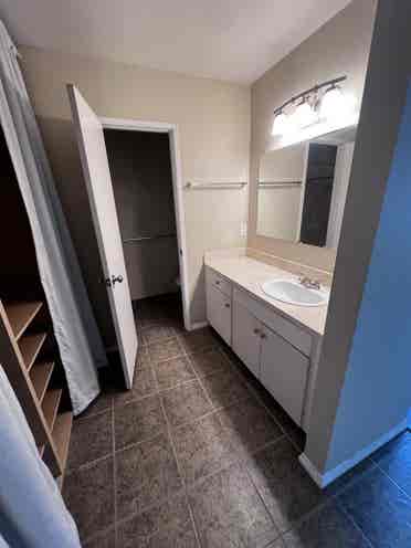 Unfurnished Master Bedroom & Bath