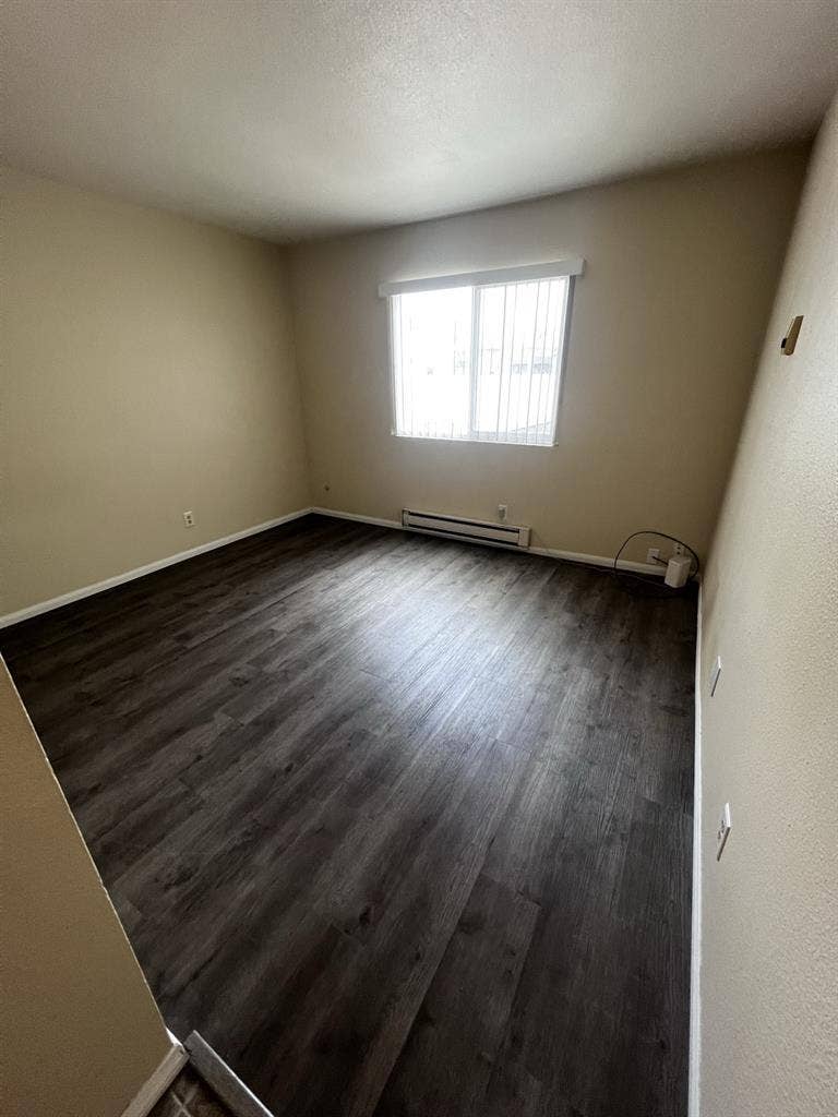 Unfurnished Master Bedroom & Bath