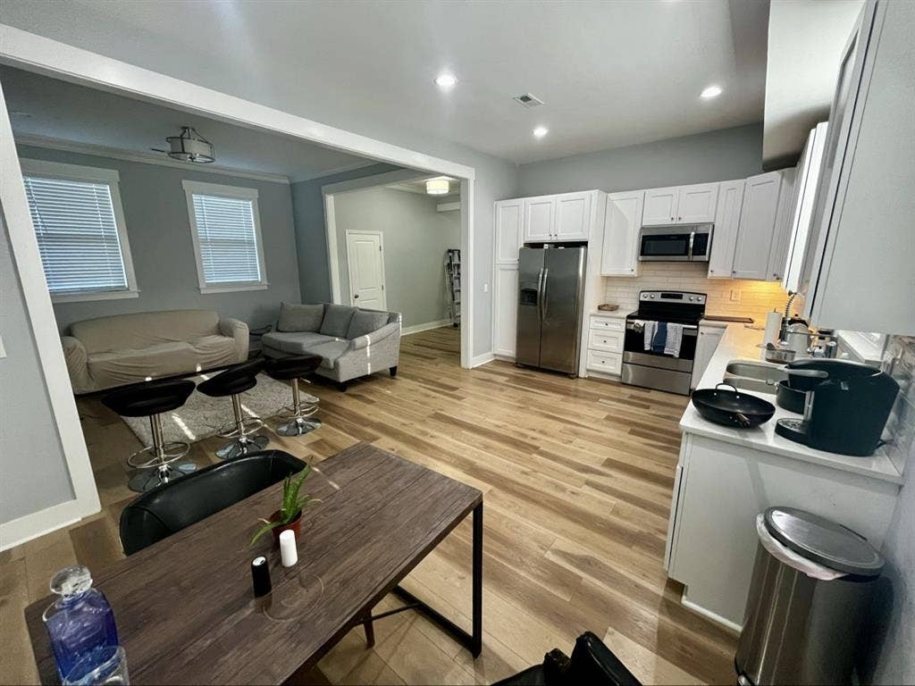 Bedroom & Bathroom 5 Min to DT