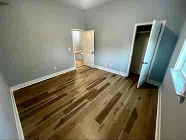 Bed & Bath 5 Min to DT (ba)
