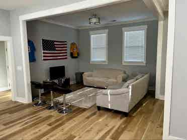 Bed & Bath 5 Min to DT (ba)