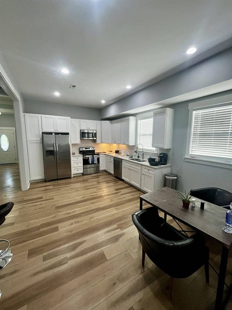 Bedroom & Bathroom 5 Min to DT