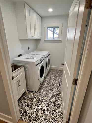 Bed & Bath 5 Min to DT (ba)
