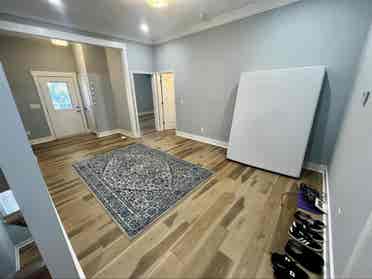Bed & Bath 5 Min to DT (ba)
