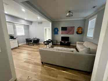 Bed & Bath 5 Min to DT (ba)