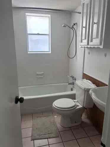 2 Rooms Open in Cozy Home (Pool)