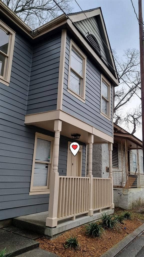 Looking for female roommate