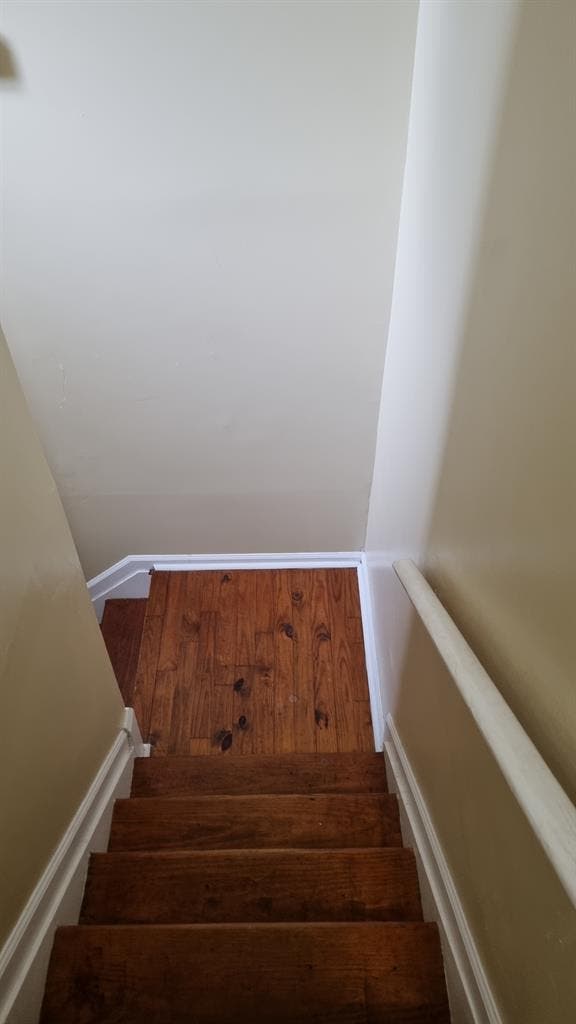 Looking for female roommate