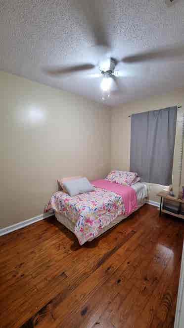 Looking for female roommate