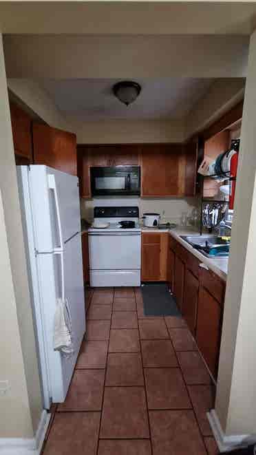 Looking for female roommate