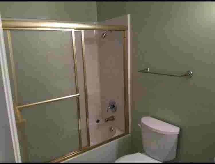 Room for rent in 3 bedroom house