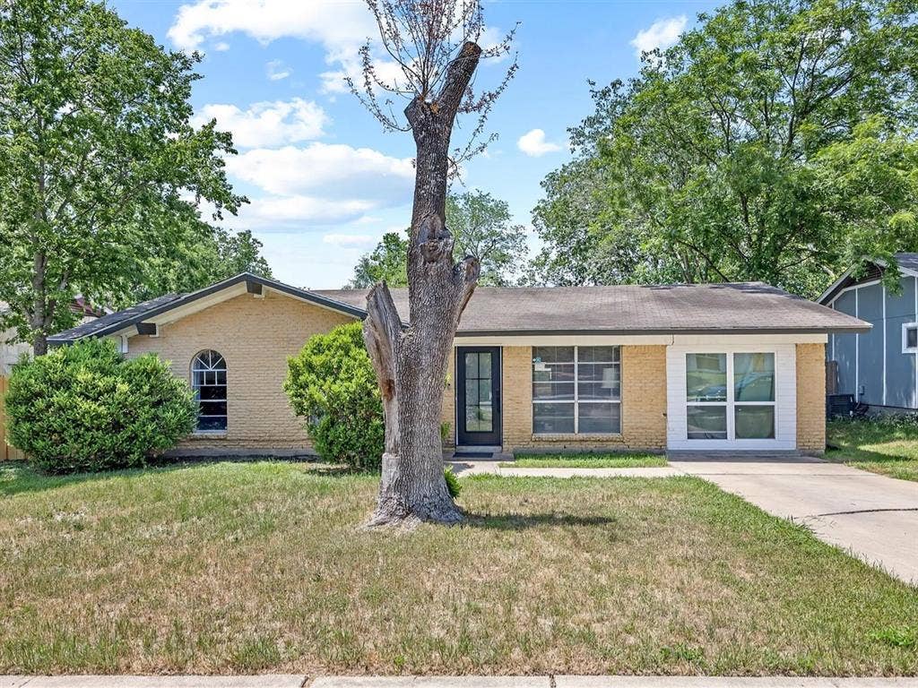 Spacious Austin Retreat w/ Backyard
