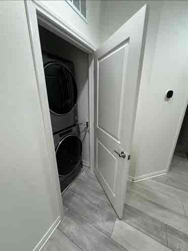 ROOMS FOR RENT $