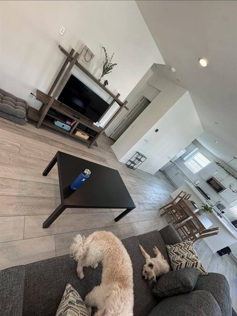 ROOMS FOR RENT $